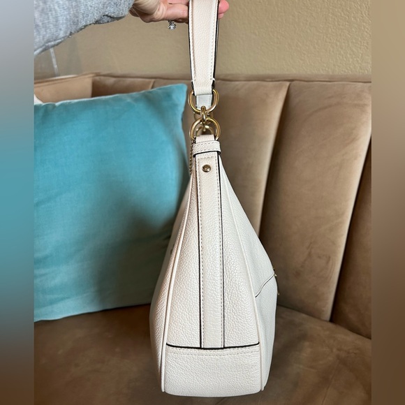 COACH East/West Harley Hobo Chalk Pebbled Leather. F38250. - Picture 8 of 12